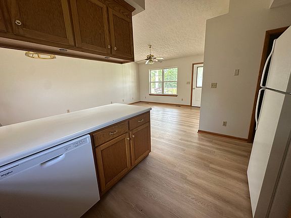 4th image of 40 Rucker Dr
