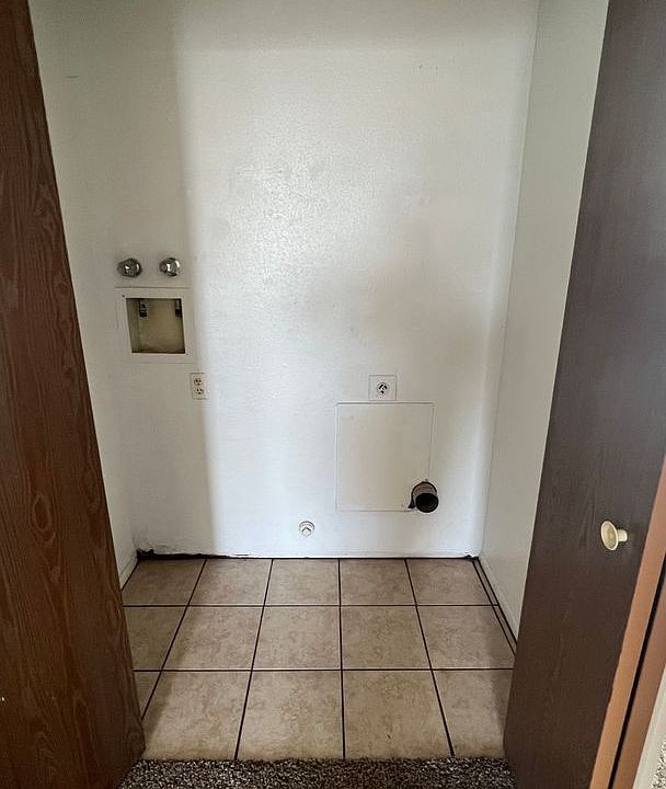 1st image of 458 Dartmouth Ave APT D