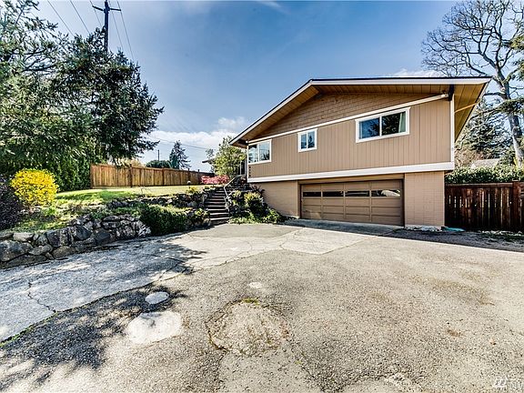 3rd image of 4116 Grandview Dr W