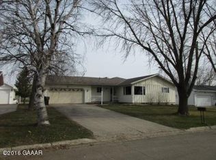 19 Brook St, Morris, MN 56267