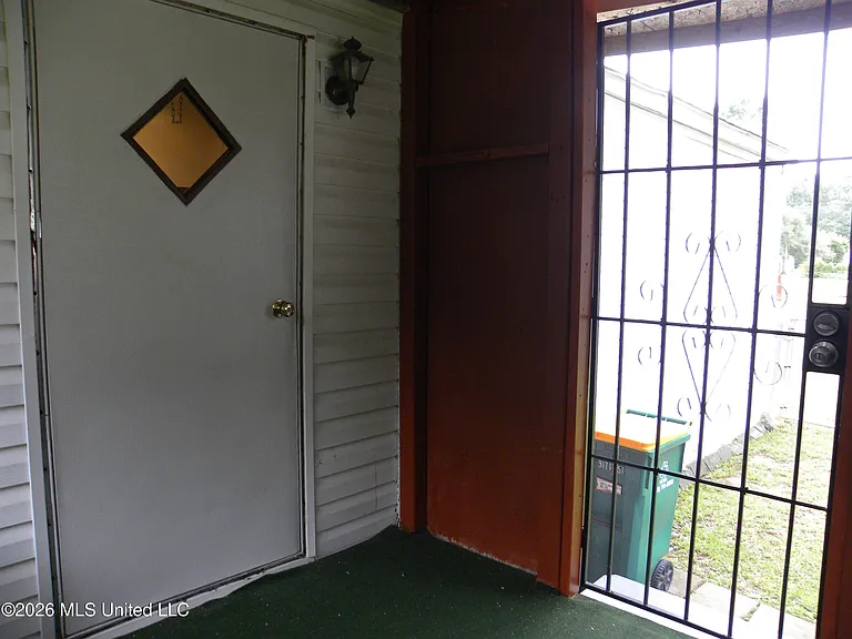 18265 Robin Oaks Dr — Photo 32