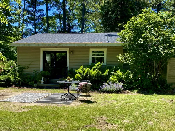 3441 64th St, Saugatuck, MI 49453