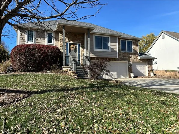 206 S Melrose Ln, Tonganoxie, KS 66086