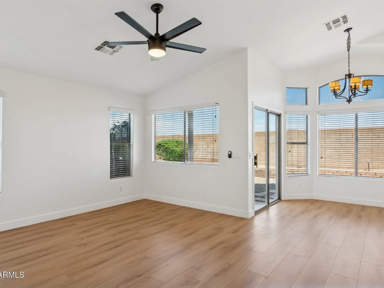 3 bed, 1124 sqft, $2,500 — Photo 2