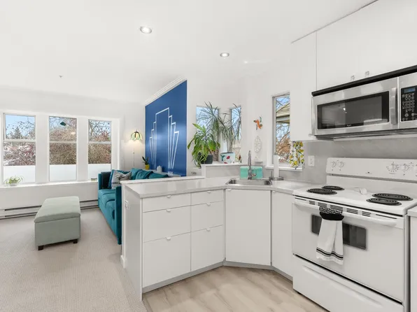 623 W 14th Ave #E301, Vancouver, BC V5Z 1P7