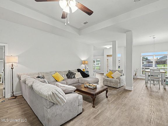 4th image of 6223 Roxanne Way