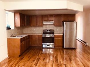 7020 73rd St, Glendale, NY 11385