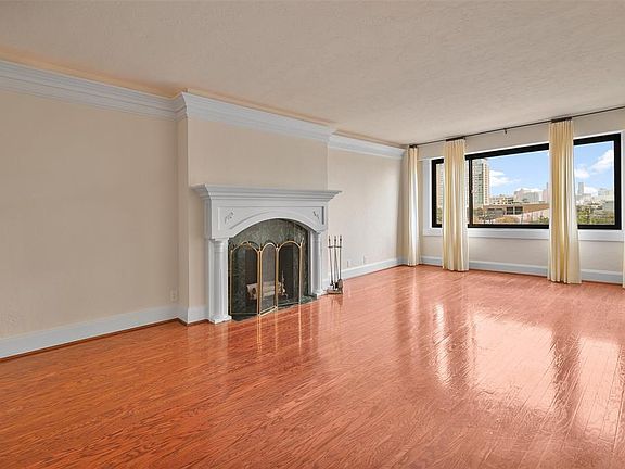 4th image of 1400 Hermann Dr Unit 4D