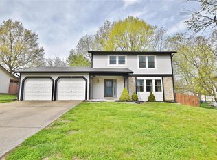 4 Oak Bluff Dr, Saint Peters, MO 63376