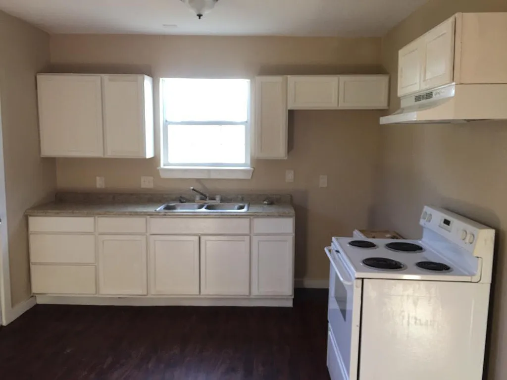 710 Poinsettia Street — Photo 3