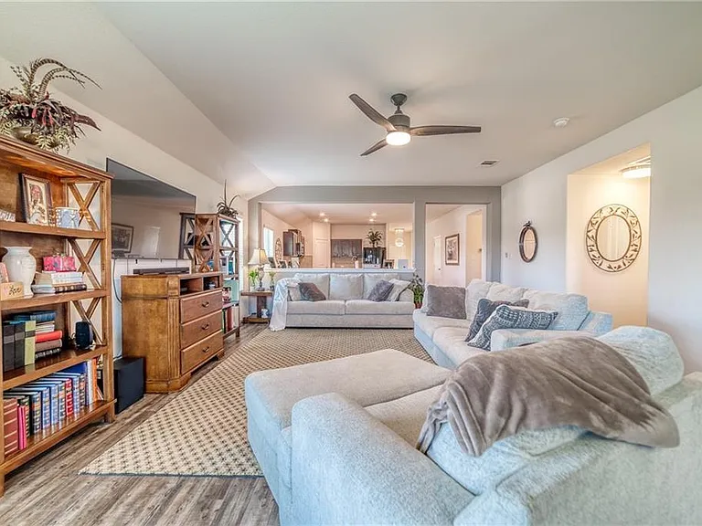 2100 Littleton Dr — Photo 13