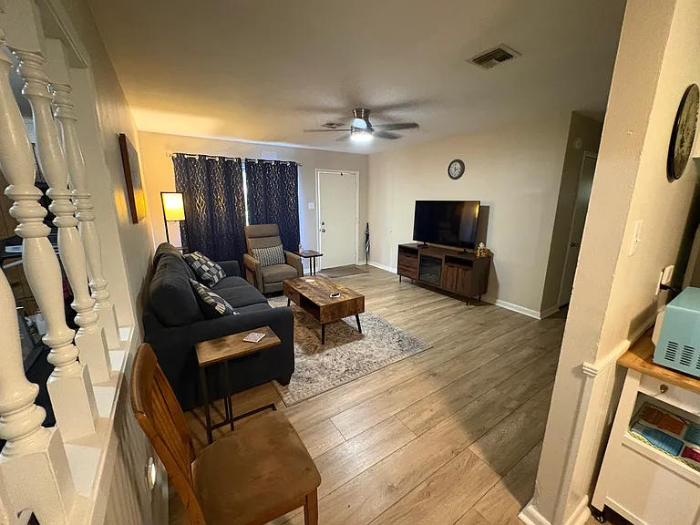 208 Curve Dr — Photo 3