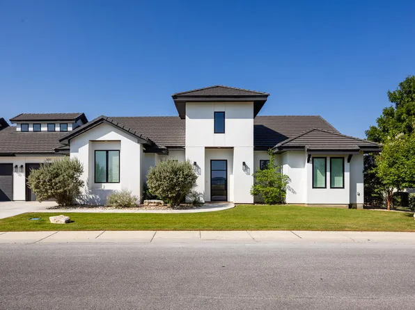 3011 Club House Rd, Kerrville, TX 78028
