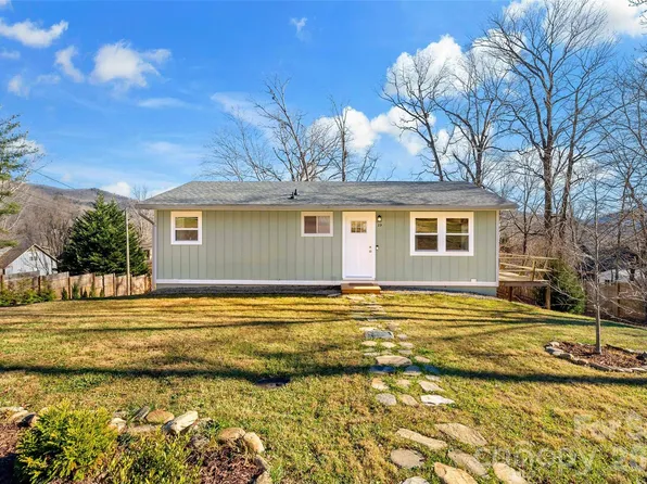 29 Alexander St, Black Mountain, NC 28711