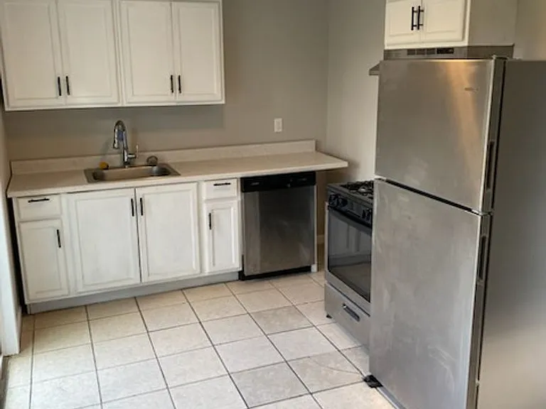 209 Dixie Dr — Photo 2
