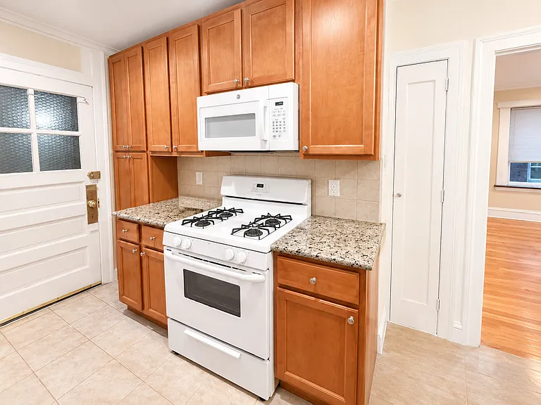 2044 W Farragut Ave #1C — Photo 5