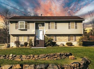 15 Grady Hill Ct, Poughkeepsie, NY 12603