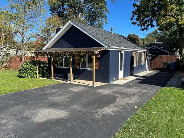 303 Roxboro Rd, Vermilion, OH 44089