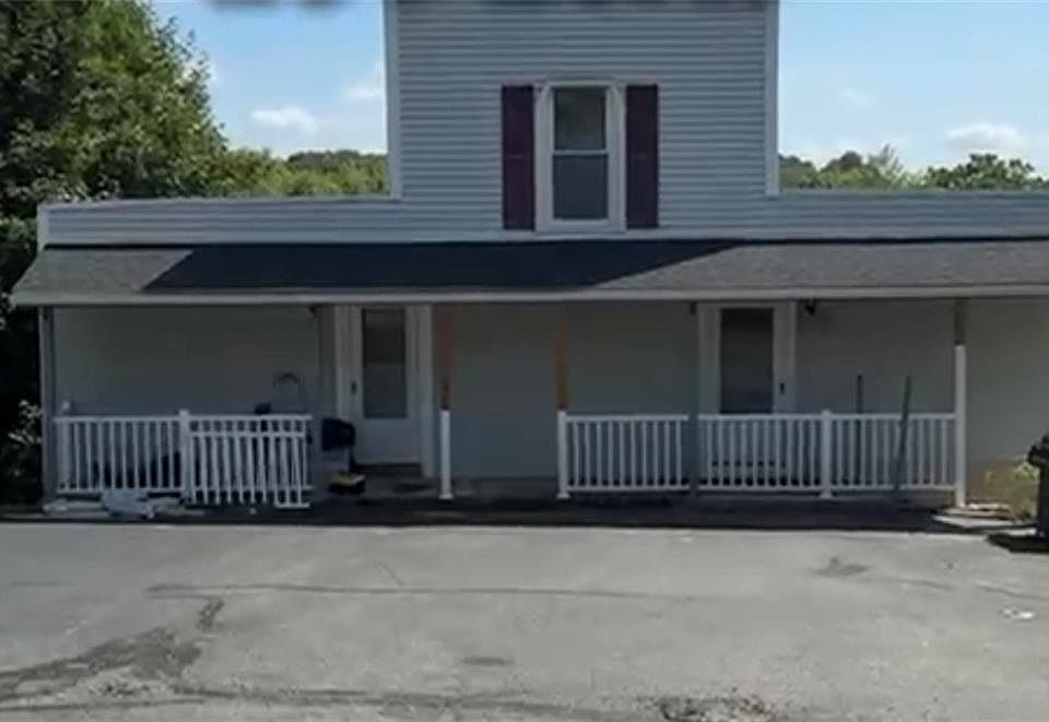 2nd image of 32 Summit Ave