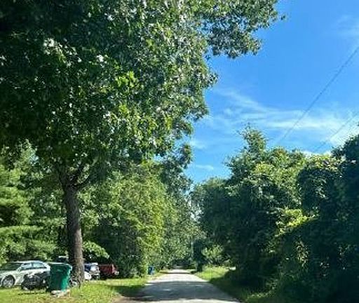 Exterior Neighborhood (street photo)