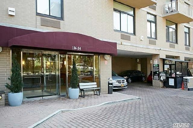 1st image of 116-24 Grosvenor Ln #4