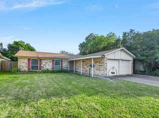 317 W Ferndale Ln, Grand Prairie, TX 75052