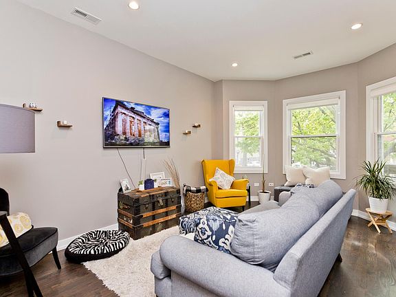4th image of 3235 N Hoyne Ave #2F
