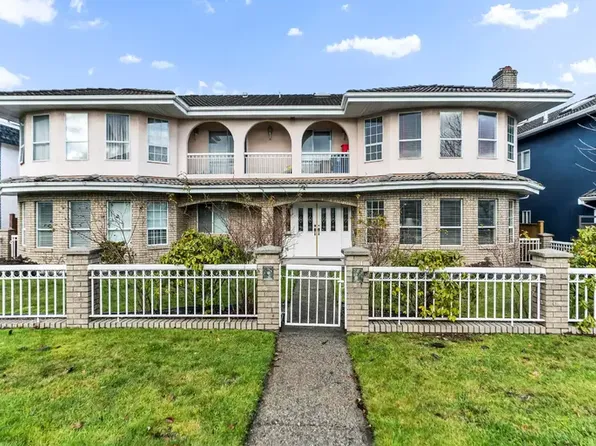 3745 Spruce St #1A, Burnaby, BC V5G 1X8