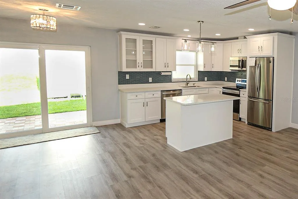 3 bed, 2.0 bath, 1222 sqft, $3,100 — Photo 4