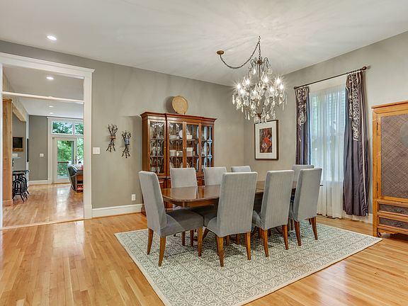 Banquet-size dining room