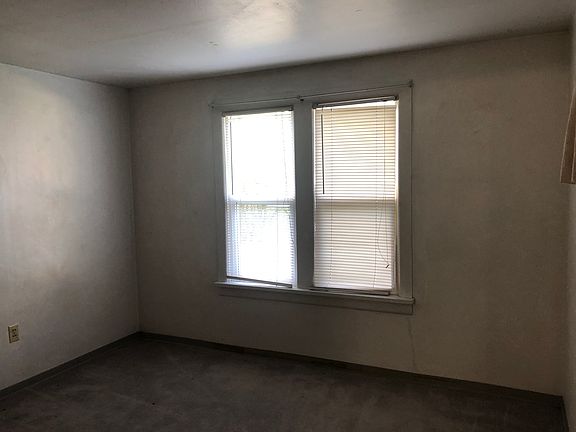4th image of 100 SE South St #1