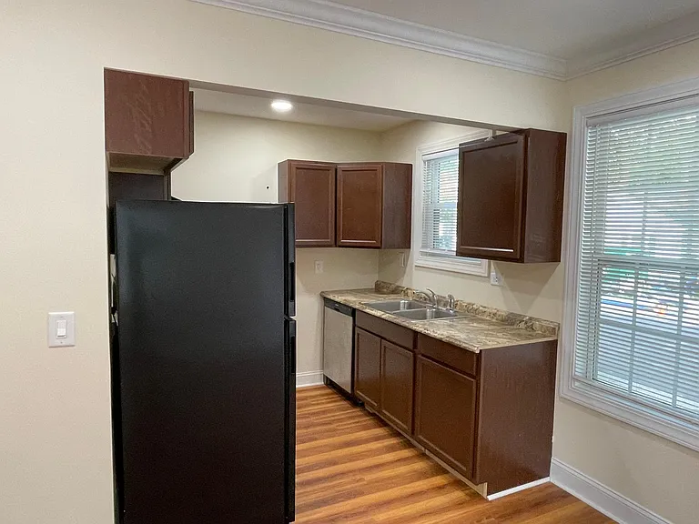 604 Avery St — Photo 17
