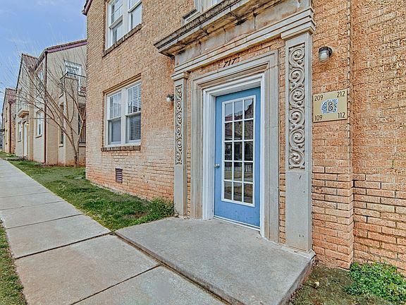 2nd image of 2930 N Shartel Ave #52592aa30