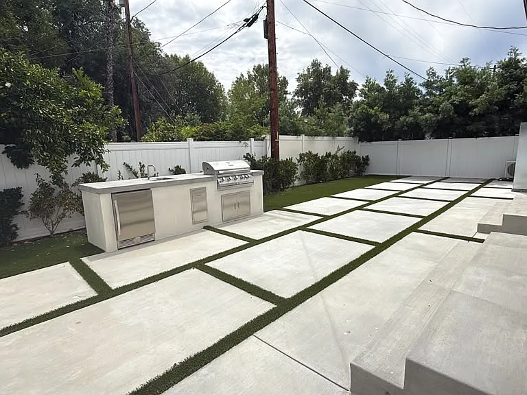 5412 Fallbrook Ave — Photo 8
