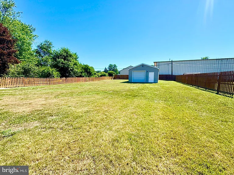 69 McDaniel Dr — Photo 2