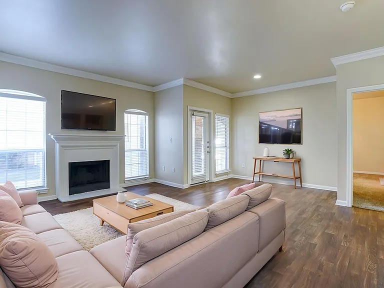 Bentley Place Apartments — Photo 8