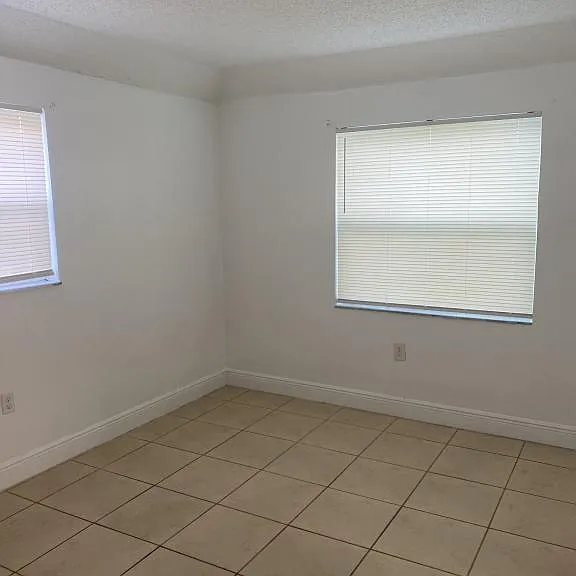 730 Michigan Ct — Photo 8