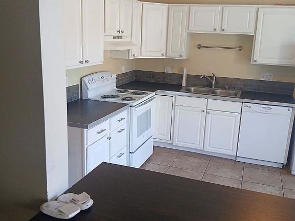 2nd image of 4044 Grove Ave