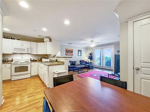 4th image of 1725 Harvey Mitchell Pkwy S APT 1824