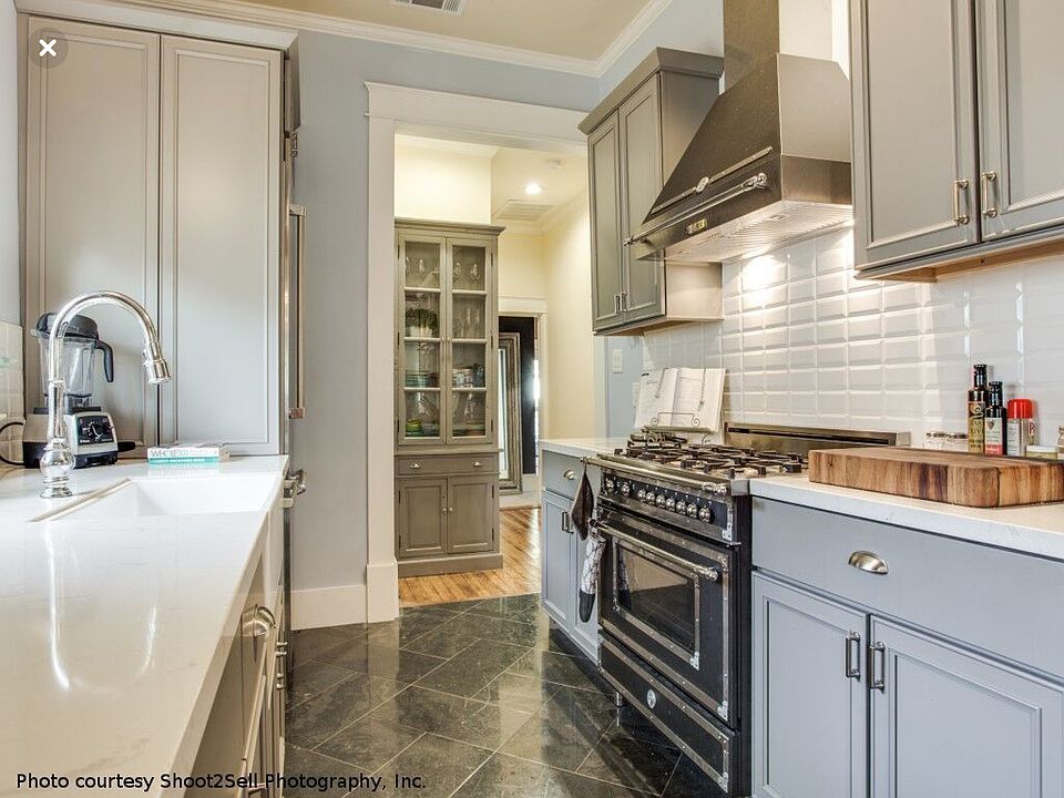 Gourmet kitchen