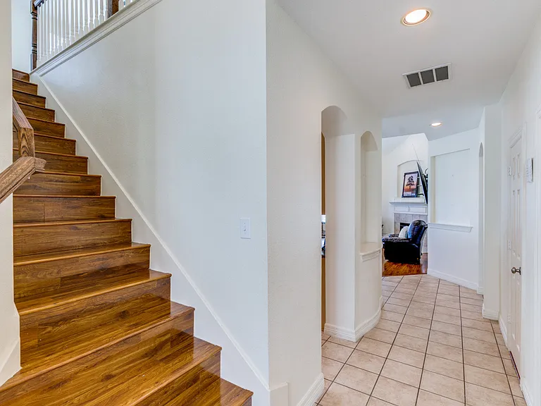 4605 Tina Dr — Photo 2