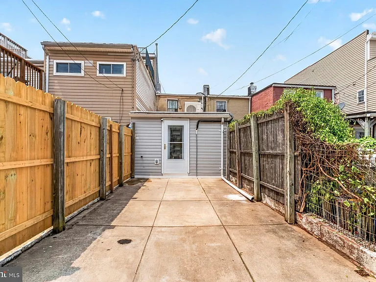 1611 Clarkson St — Photo 17