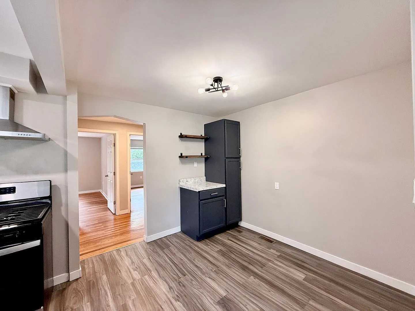 2 bed, 1.0 bath, $1,175 — Photo 4