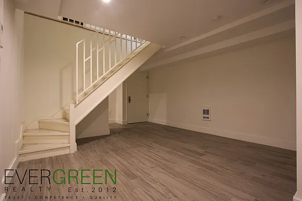 Rented by Evergreen Apartments BK | media 39