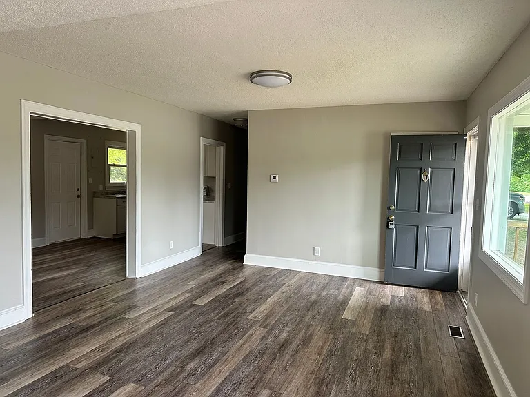 810 W Country Club Dr — Photo 8