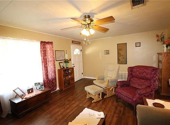 3rd image of 1124 Beaver St