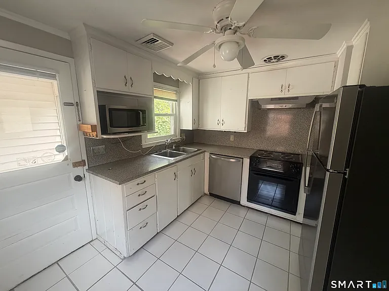 16 Harding Ave — Photo 4
