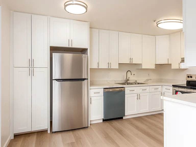 Los Robles Apartments — Photo 14