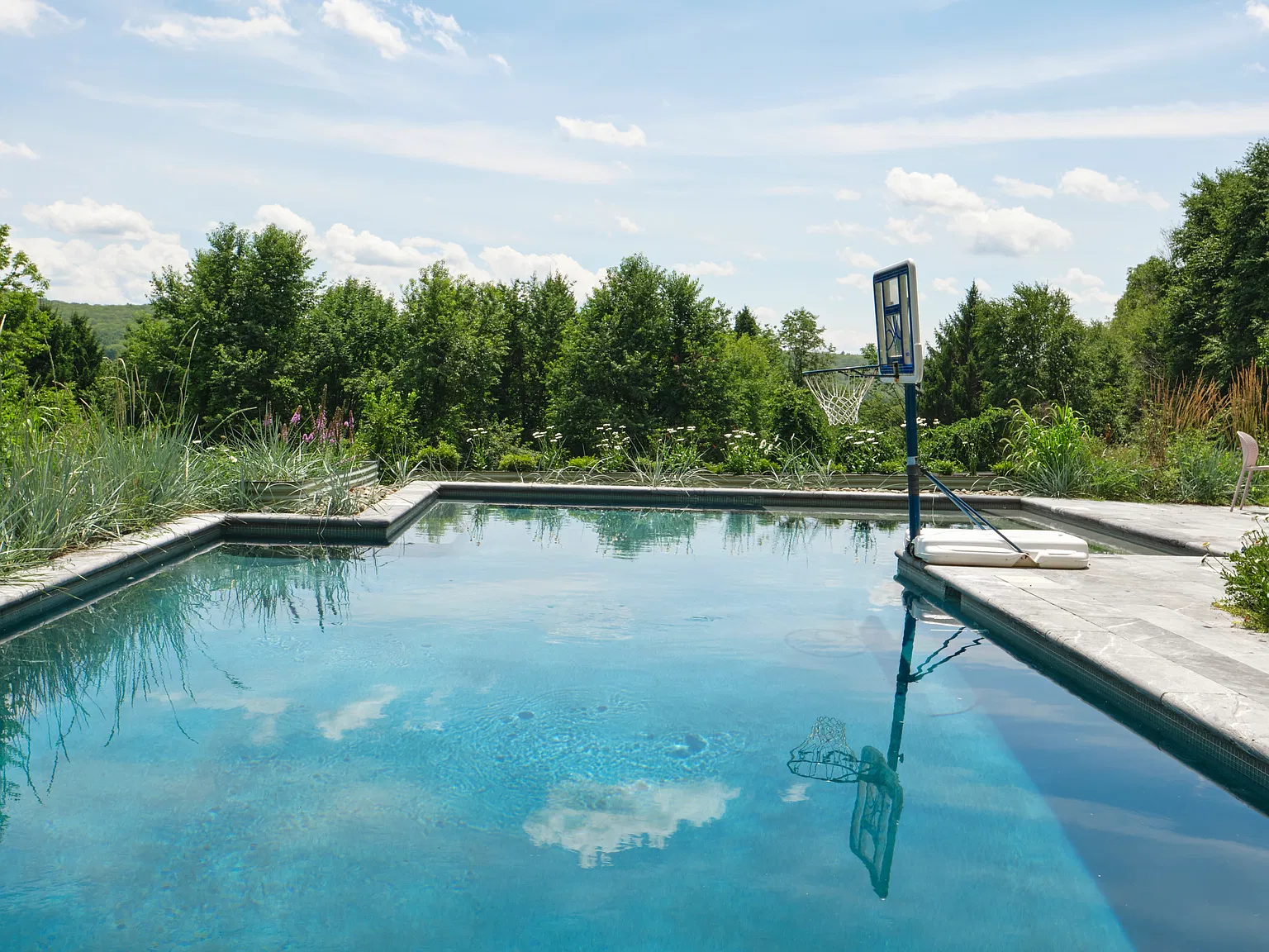 3 bed, 2.5 bath, 2600 sqft, $8,000 — Photo 3