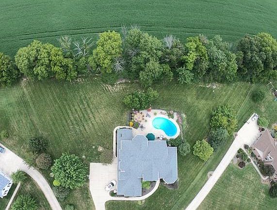 3rd image of 598 Dorothy Dr